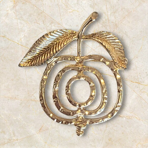 Vintage Sarah Coventry Gold Tone Hammered Apple Brooch Signed - Picture 1 of 8